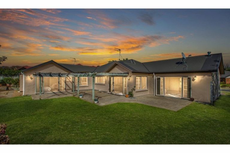 Photo of property in 18 Roderick Place, Rototuna, Hamilton, 3210