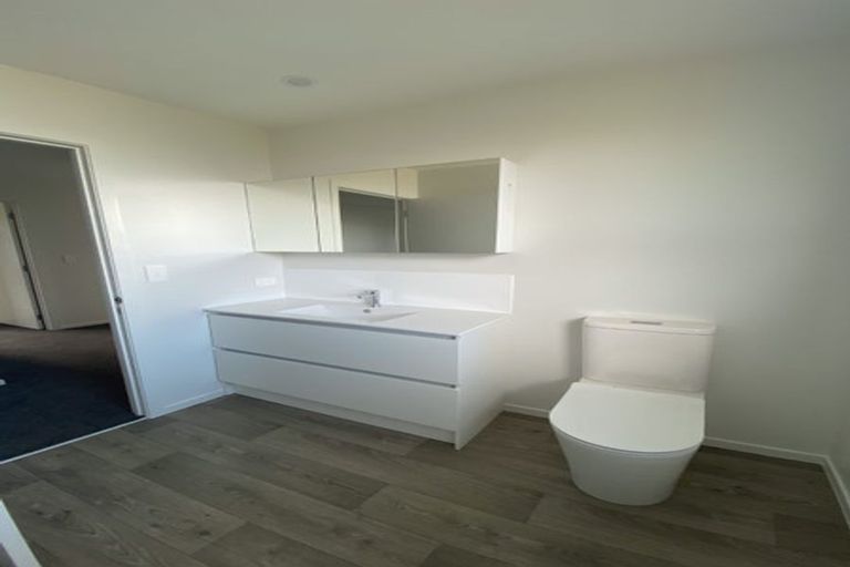 Photo of property in 37 Priscilla Crescent, Kingston, Wellington, 6021