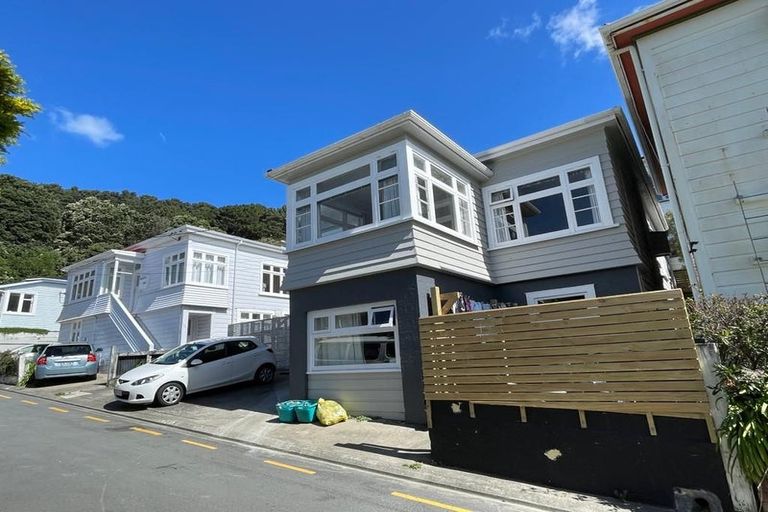 Photo of property in 6 Rixon Grove, Mount Victoria, Wellington, 6011