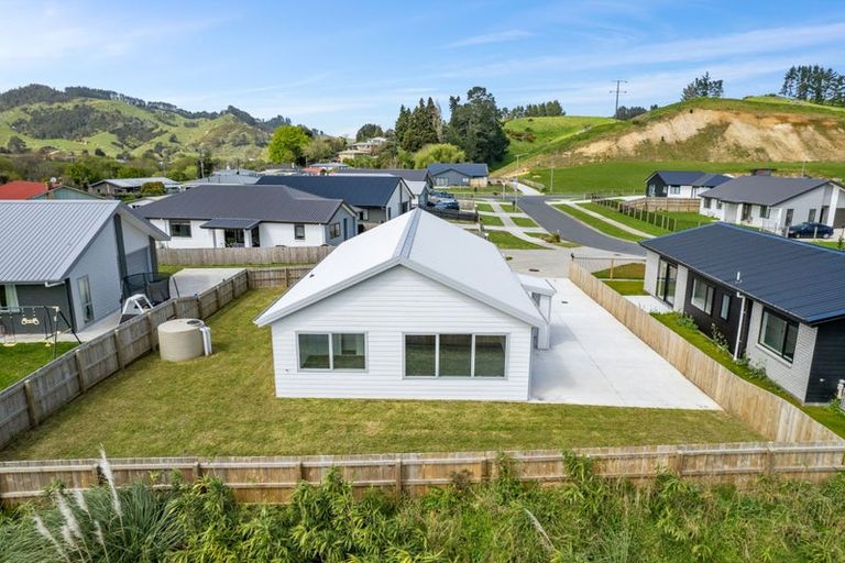 Photo of property in 12 Guy King Place, Huntly, 3700