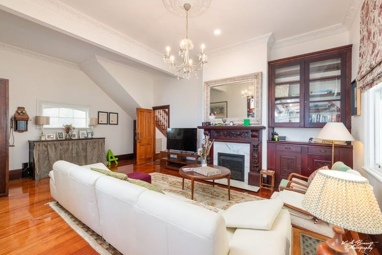 Photo of property in 37 Grant Road, Thorndon, Wellington, 6011