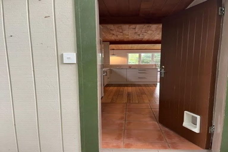 Photo of property in 802 West Coast Road, Oratia, Auckland, 0604