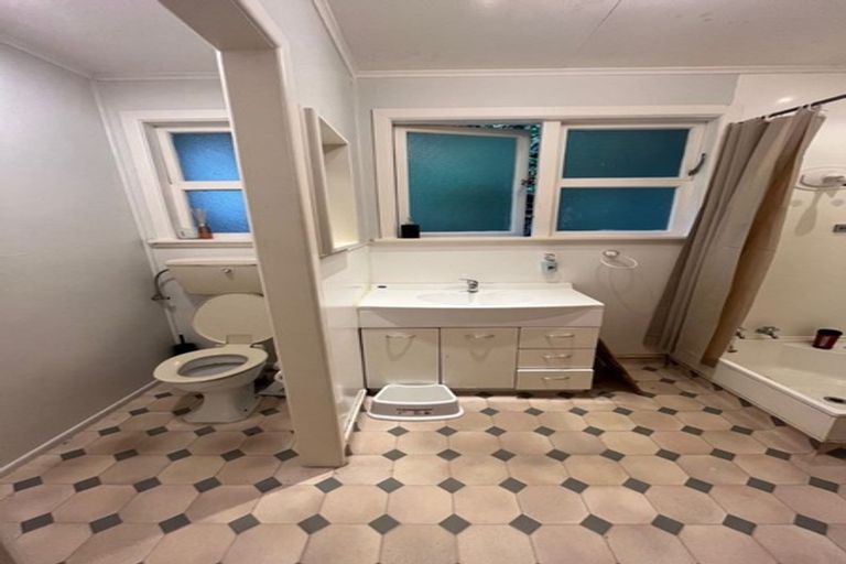 Photo of property in 5 Kiriwai Road, Paremata, Porirua, 5024