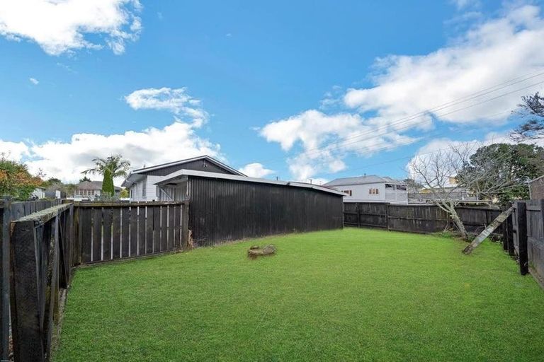 Photo of property in 19 Ribblesdale Road, Henderson, Auckland, 0612