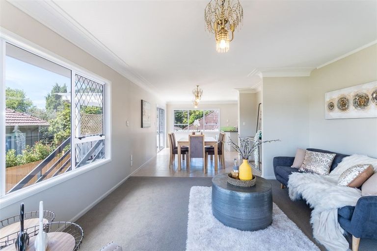 Photo of property in 2/200 Onewa Road, Birkenhead, Auckland, 0626