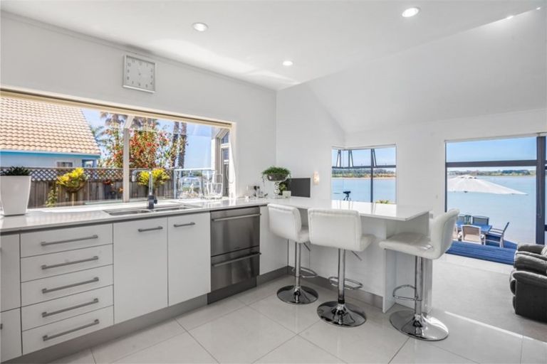 Photo of property in 7 Gigi Place, Conifer Grove, Takanini, 2112