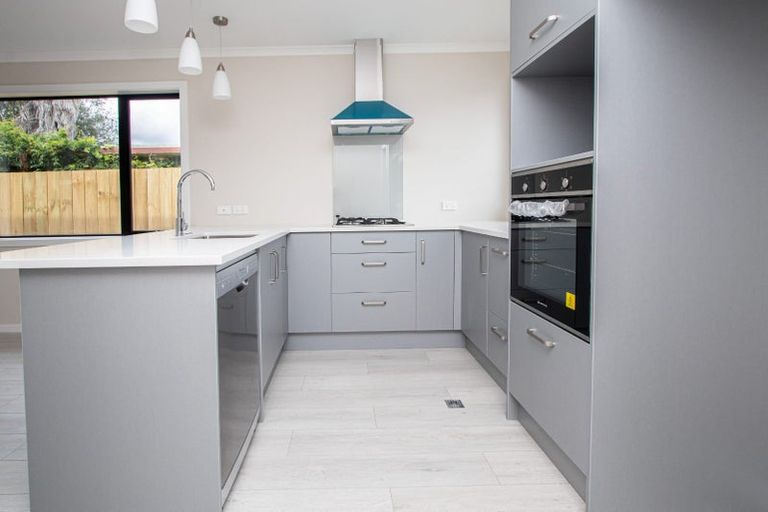 Photo of property in 2/1 Splitt Avenue, Glenview, Hamilton, 3206