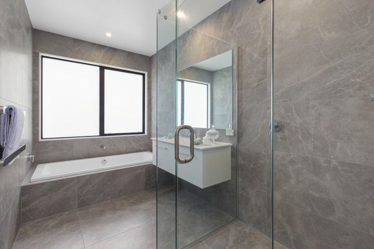 Photo of property in 98 Bushlake Way, Kingseat, Papakura, 2580