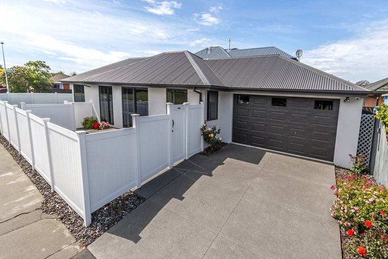 Photo of property in 10 Radiata Avenue, Parklands, Christchurch, 8083