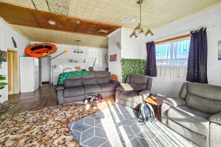 Photo of property in 32 Cobden Street, Westport, 7825