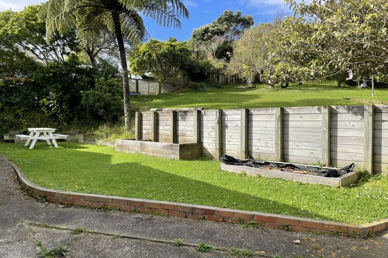 Photo of property in 19 Petherick Crescent, Johnsonville, Wellington, 6037