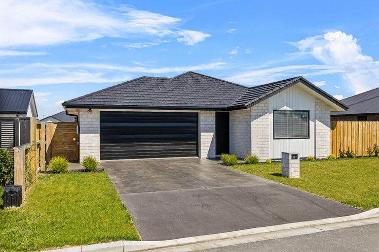 Photo of property in 16 Wexford Crescent, Halswell, Christchurch, 8025