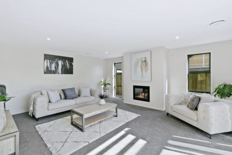 Photo of property in 24 Shepherd Road, Jacks Point, Queenstown, 9371