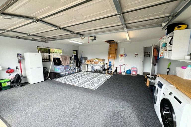 Photo of property in 68 South Kensington Way, Henderson, Auckland, 0612