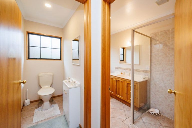 Photo of property in 12a Montgomery Terrace, Hokowhitu, Palmerston North, 4410