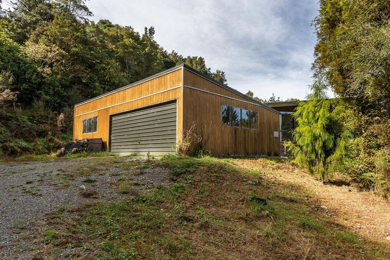 Photo of property in 88 Clifton Road, Kaiata, Greymouth, 7805
