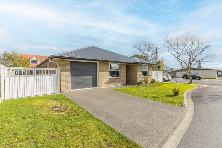 Photo of property in 27 Parata Street, Waikanae, 5036