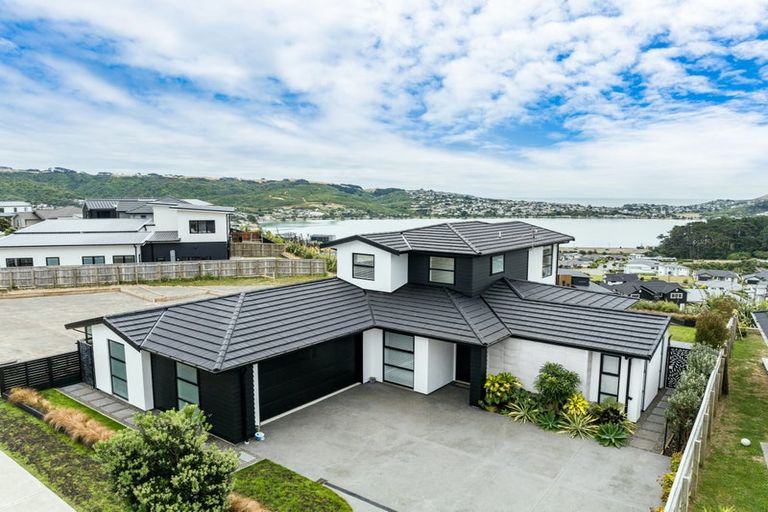 Photo of property in 3 Kaiaho Close, Aotea, Porirua, 5024