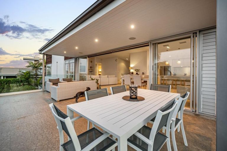 Photo of property in 12a Eastcliffe Road, Castor Bay, Auckland, 0620