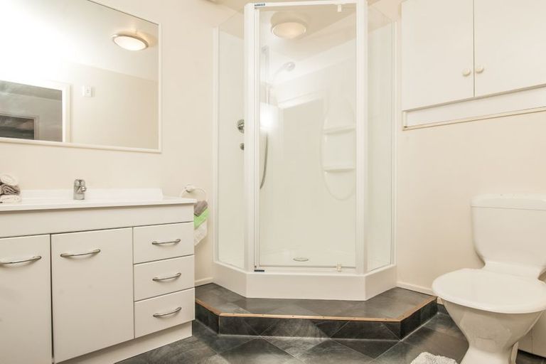 Photo of property in 73 Lantana Road, Green Bay, Auckland, 0604