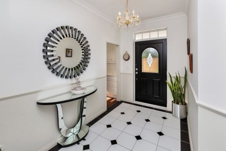 Photo of property in 2 O'farrell Drive, One Tree Point, 0118