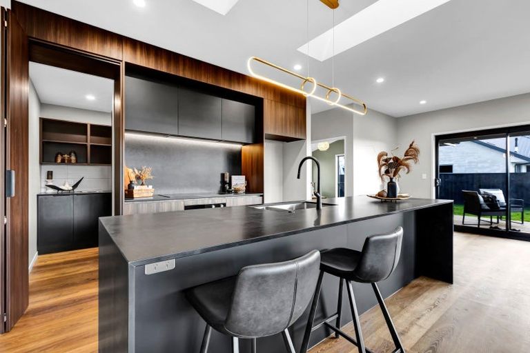 Photo of property in 6 Oliver O'leary Way, Westown, New Plymouth, 4310