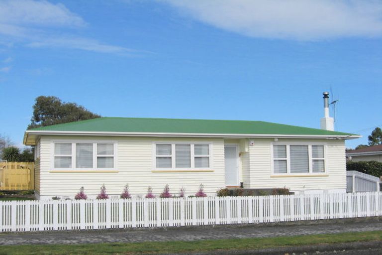 Photo of property in 12 Cornwall Street, Levin, 5510