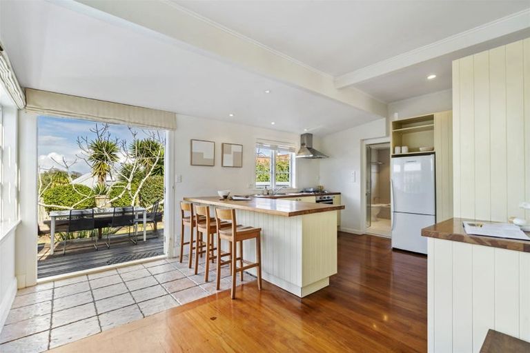 Photo of property in 10 Faulkner Road, Northcote Point, Auckland, 0627