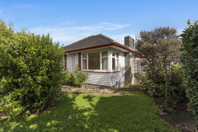 Photo of property in 28 Glen Road, Stokes Valley, Lower Hutt, 5019