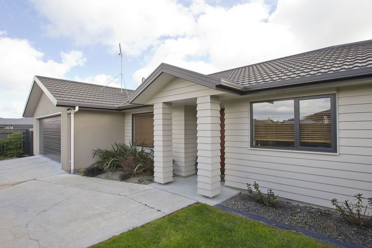 Photo of property in 4 Angelina Way, Kelvin Grove, Palmerston North, 4414