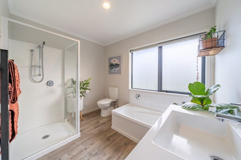 Photo of property in 23 Percy Kinsman Crescent, Riverstone Terraces, Upper Hutt, 5018