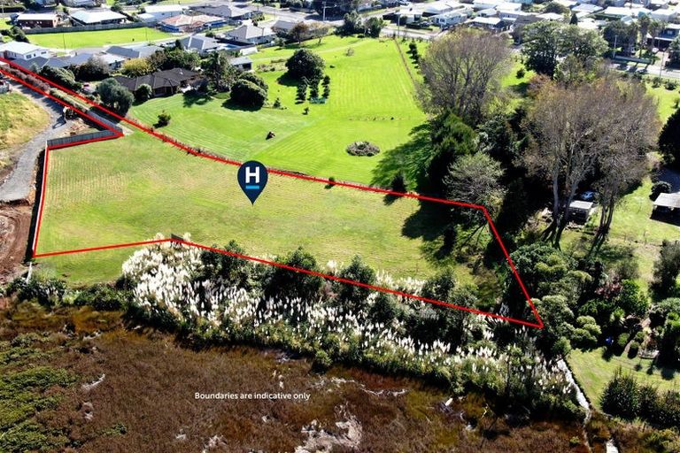 Photo of property in 61 Athenree Road, Athenree, 3177