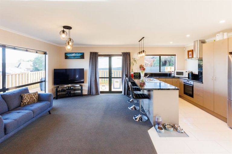 Photo of property in 12 Lydia Place, Kelvin Grove, Palmerston North, 4414