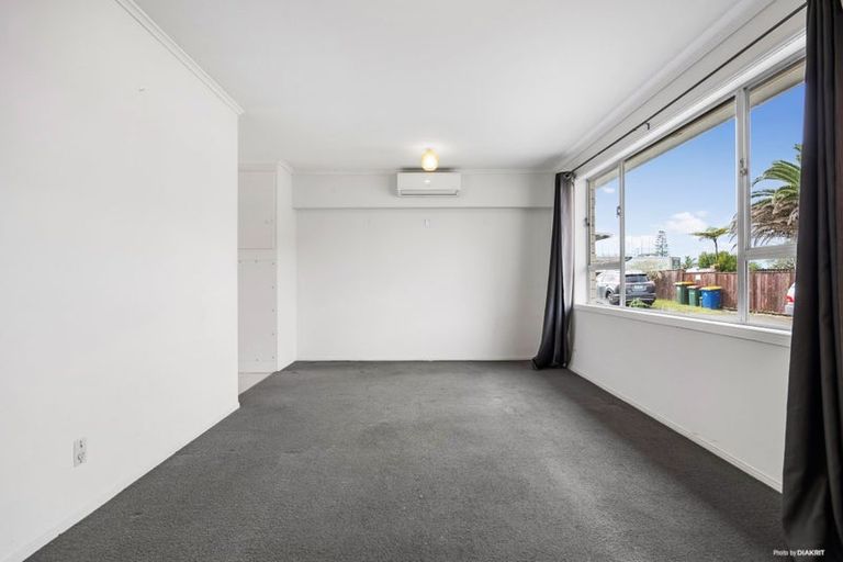 Photo of property in 2/3172 Great North Road, New Lynn, Auckland, 0600