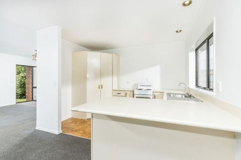 Photo of property in 60a Tiroroa Avenue, Te Atatu South, Auckland, 0610