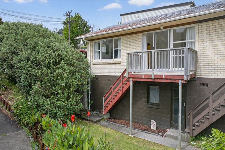 Photo of property in 1/7 Dakota Avenue, Beach Haven, Auckland, 0626