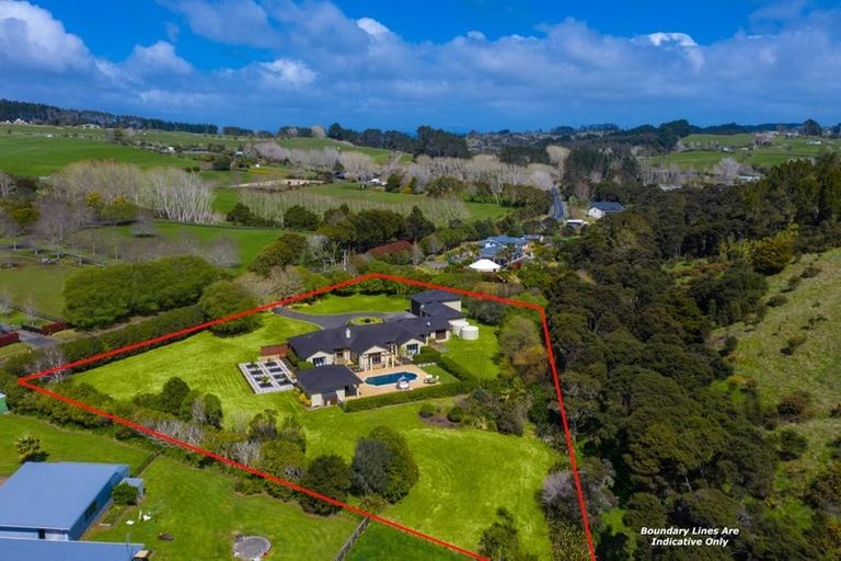 Photo of property in 1030 Peak Road, Helensville, 0875