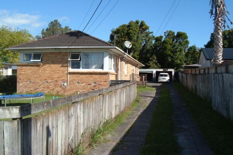 Photo of property in 2/30 Pooks Road, Ranui, Auckland, 0612