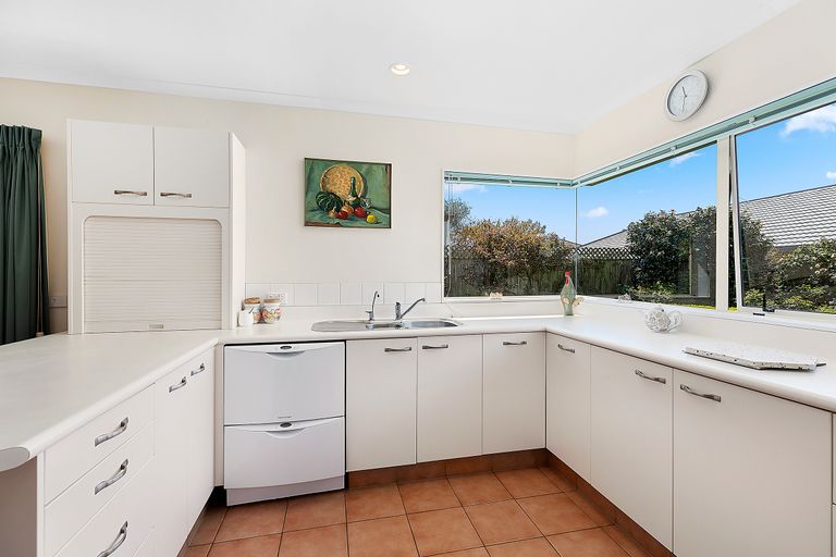 Photo of property in 69 Guildford Drive, Paraparaumu, 5032