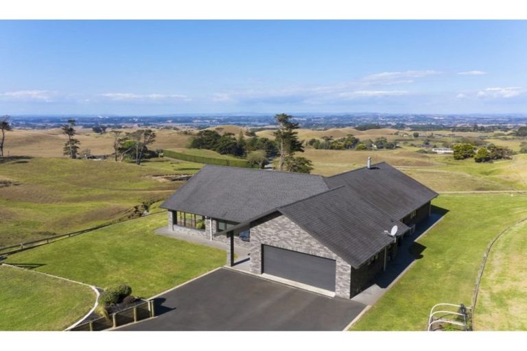 Photo of property in 63 Aldred Road, Karioitahi, Waiuku, 2683