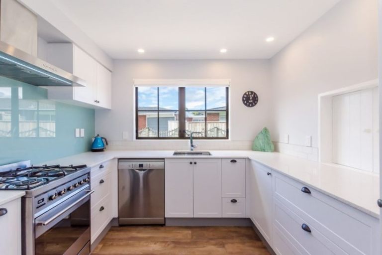 Photo of property in 261 Te Moana Road, Waikanae, 5036