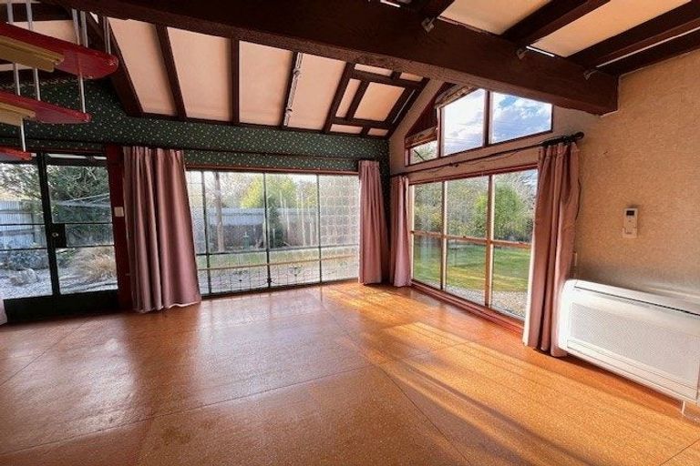 Photo of property in 8 Greenwich Street, Waihola, Milton, 9073