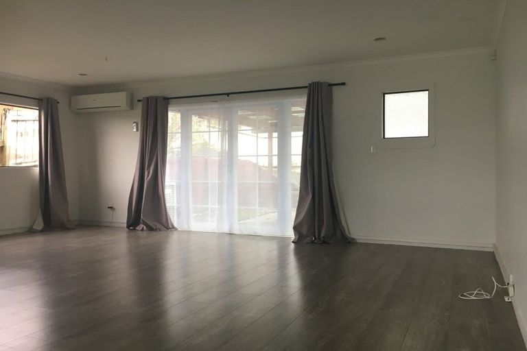 Photo of property in 2/248 Sturges Road, Henderson, Auckland, 0612