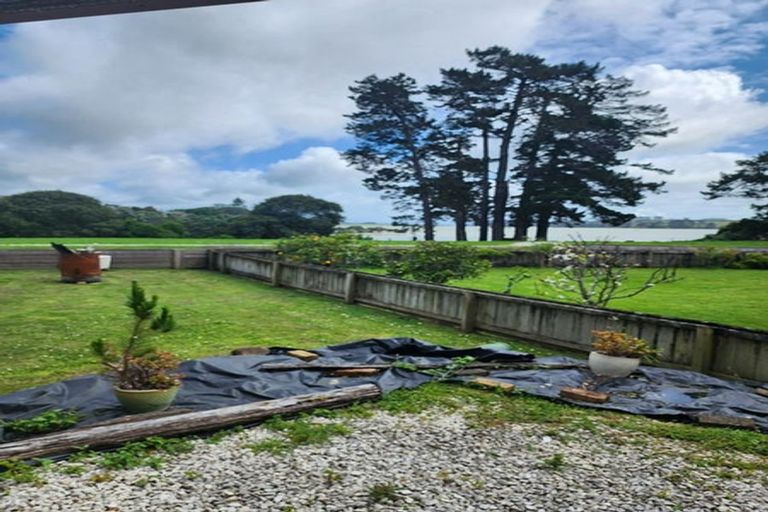 Photo of property in 10 Godwit Place, Waiuku, 2123