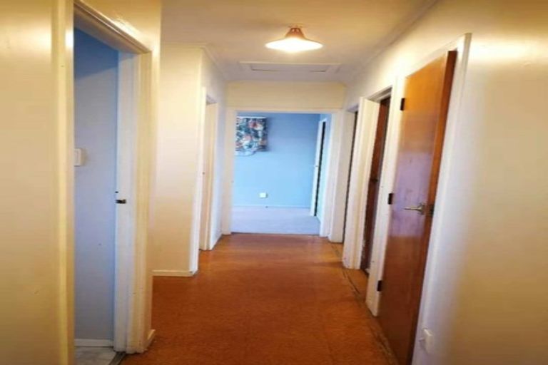 Photo of property in 16 Larnoch Road, Henderson, Auckland, 0610