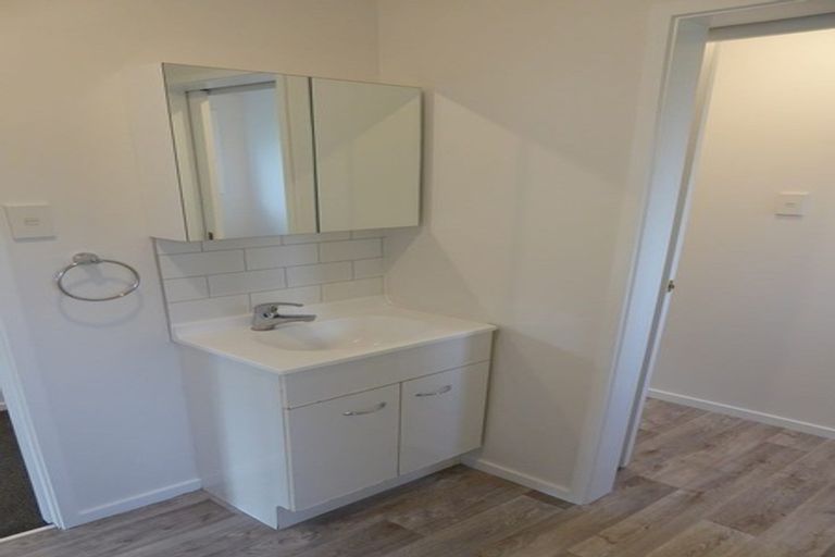 Photo of property in 12 Seaton Road, Murrays Bay, Auckland, 0630