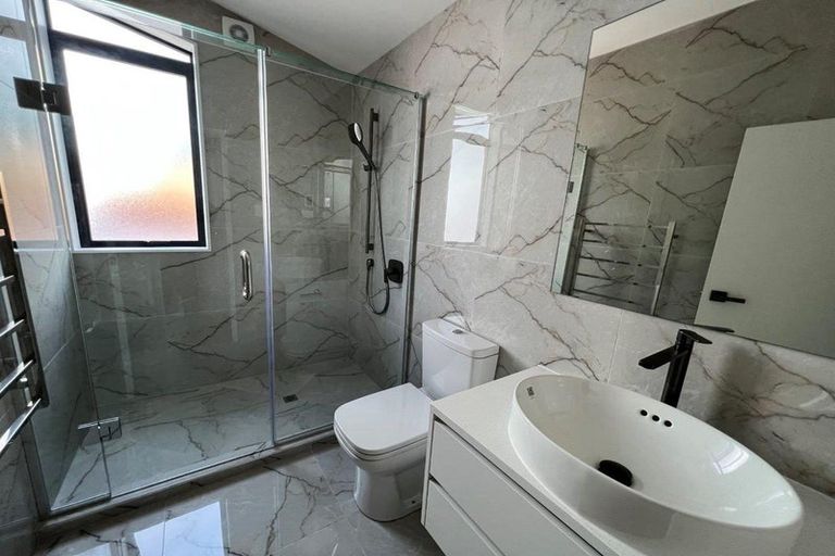 Photo of property in 10 Tapatai Place, Castor Bay, 0620