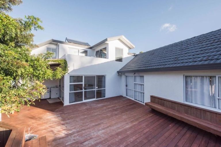 Photo of property in 10 Oakpark Place, West Harbour, Auckland, 0618