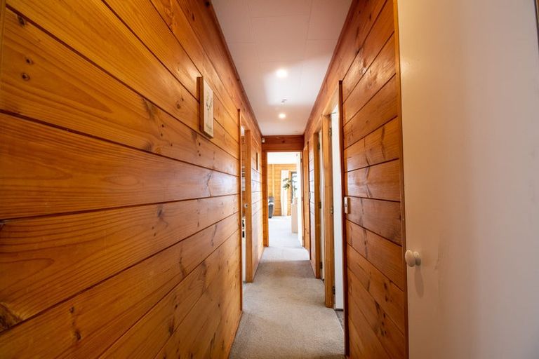 Photo of property in 65 Queens Road, Waikanae Beach, Waikanae, 5036