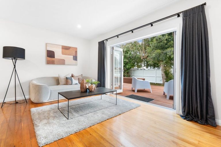 Photo of property in 22 Taikata Road, Te Atatu Peninsula, Auckland, 0610